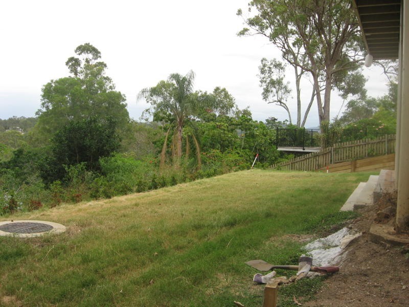 30 Pentlay Street, Kenmore QLD 4069