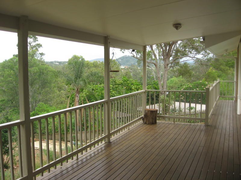 30 Pentlay Street, Kenmore QLD 4069