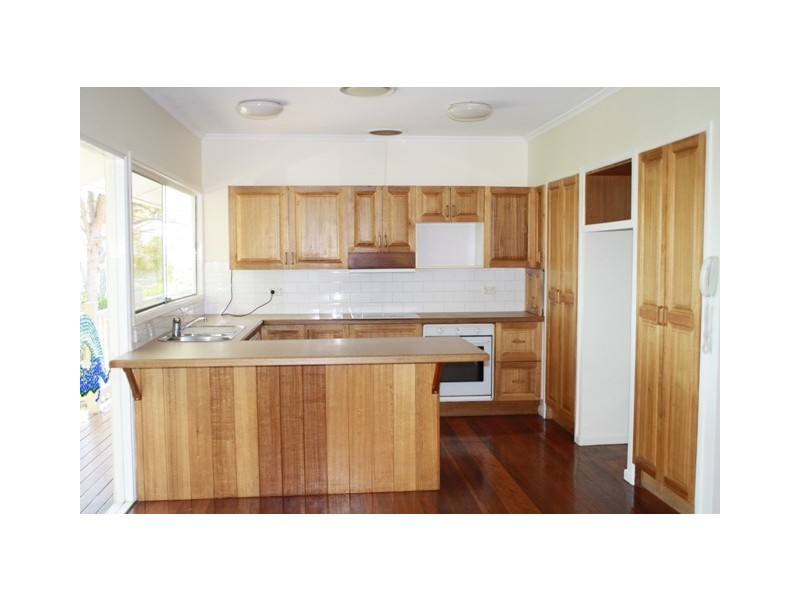30 Pentlay Street, Kenmore QLD 4069