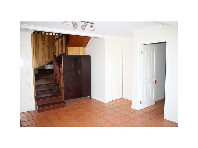 30 Pentlay Street, Kenmore QLD 4069