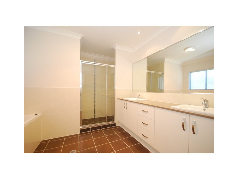 134 Beaufort Cres, Moggill QLD 4070