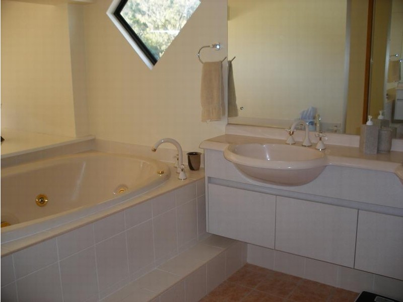 Brookfield QLD 4069