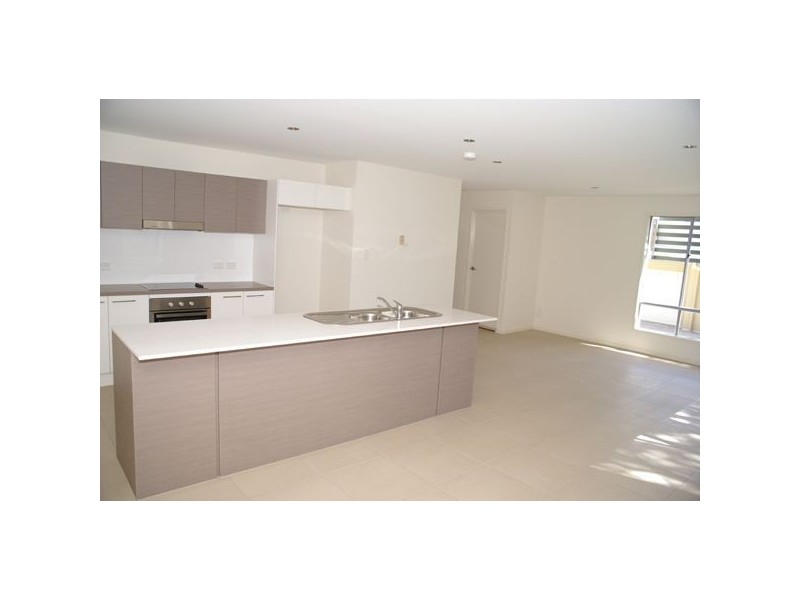 2/135 Johnston Street, Southport QLD 4215