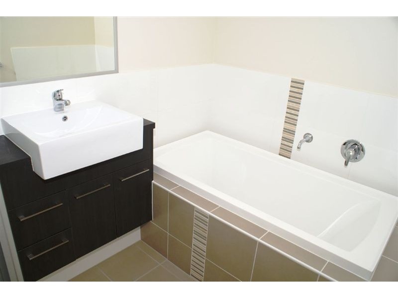 2/135 Johnston Street, Southport QLD 4215