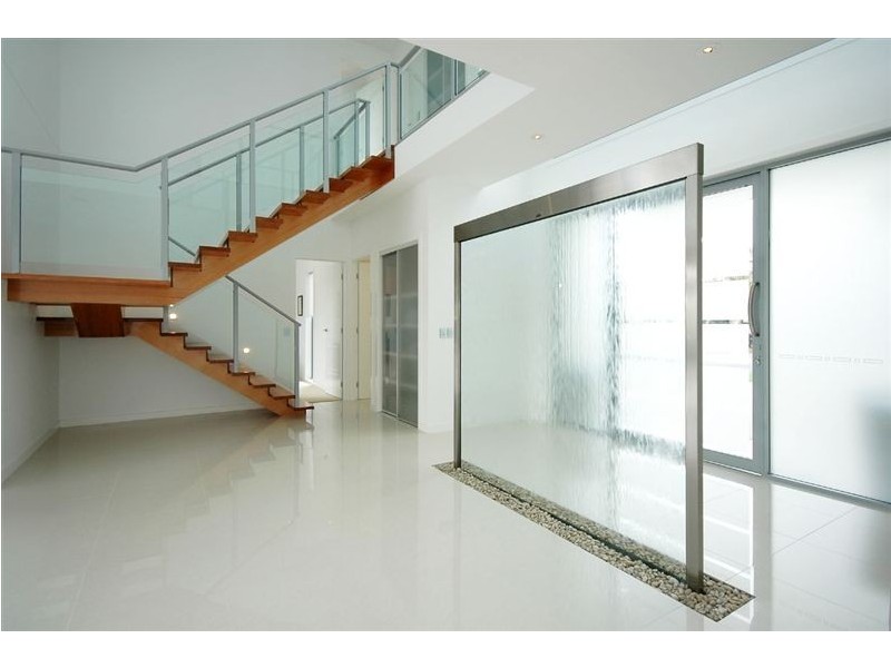 2 Cedar Place, Broadbeach Waters QLD 4218