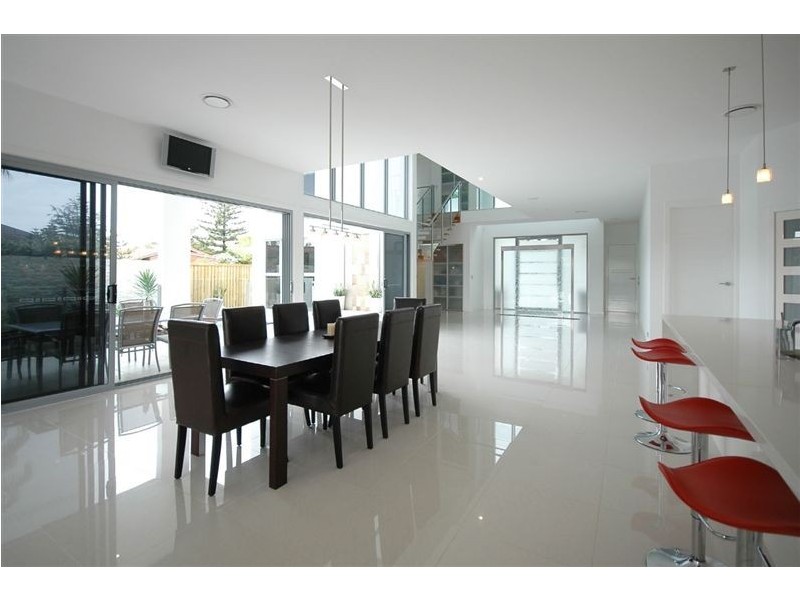 2 Cedar Place, Broadbeach Waters QLD 4218