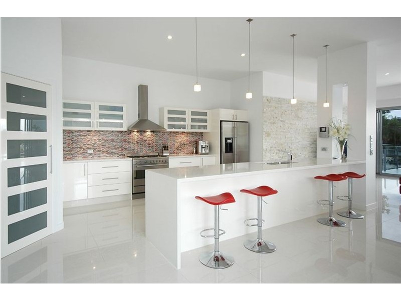 2 Cedar Place, Broadbeach Waters QLD 4218