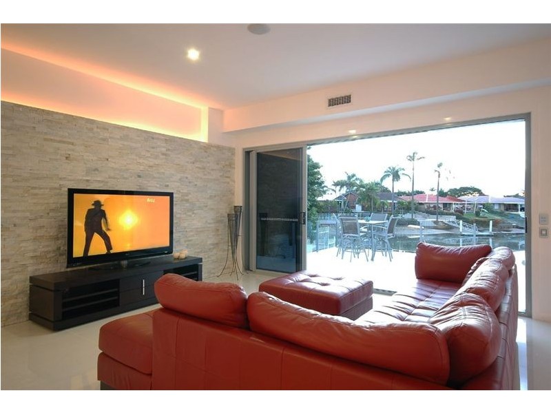 2 Cedar Place, Broadbeach Waters QLD 4218