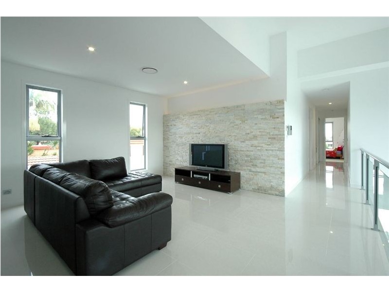 2 Cedar Place, Broadbeach Waters QLD 4218