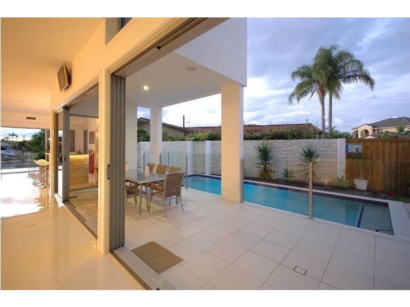 2 Cedar Place, Broadbeach Waters QLD 4218