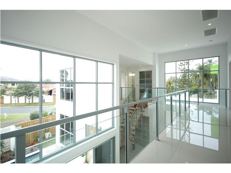 2 Cedar Place, Broadbeach Waters QLD 4218