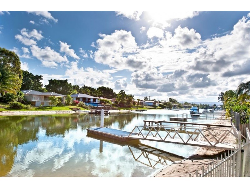 2 Huon Street, Broadbeach Waters QLD 4218