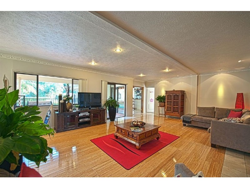2 Huon Street, Broadbeach Waters QLD 4218