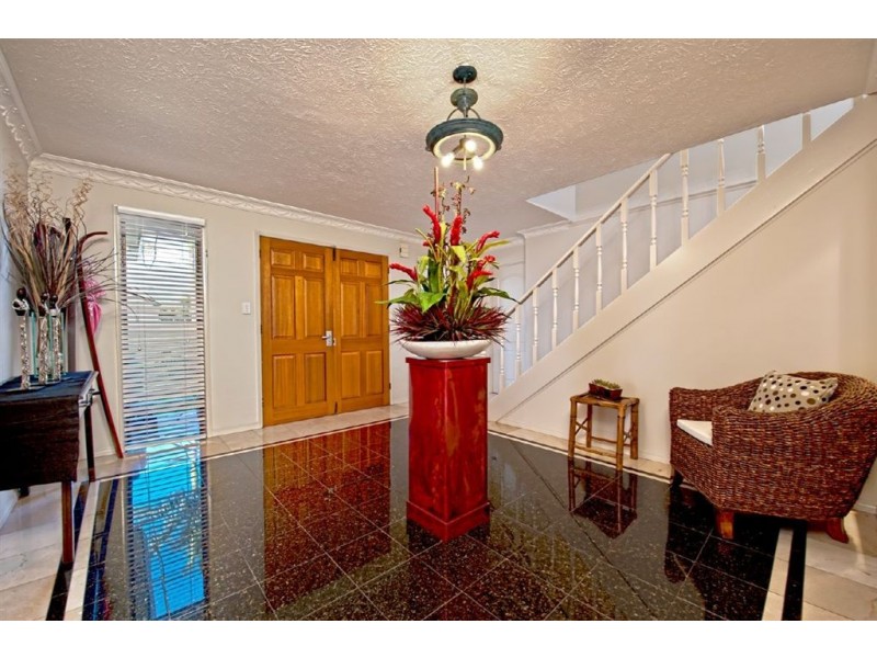 2 Huon Street, Broadbeach Waters QLD 4218