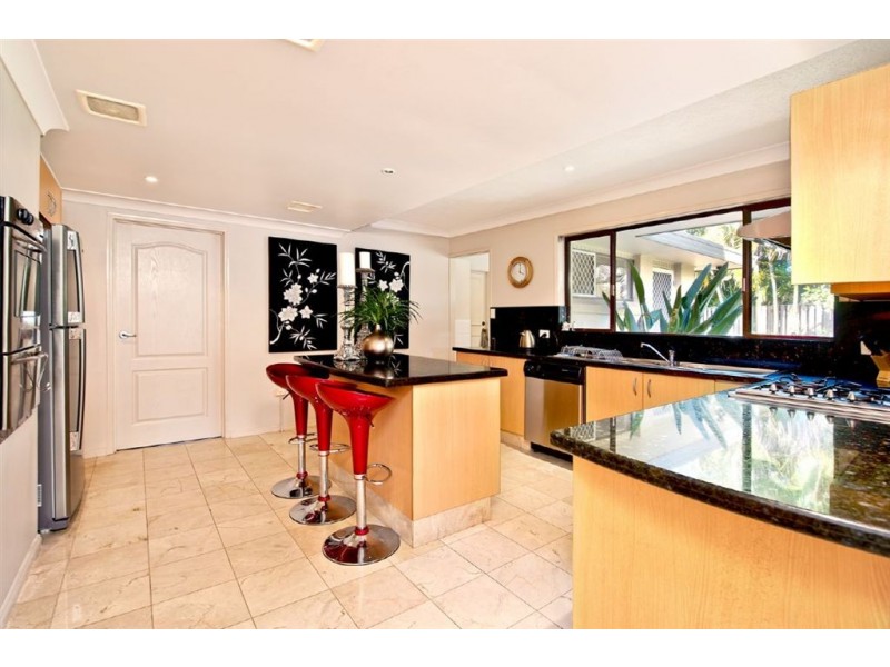 2 Huon Street, Broadbeach Waters QLD 4218