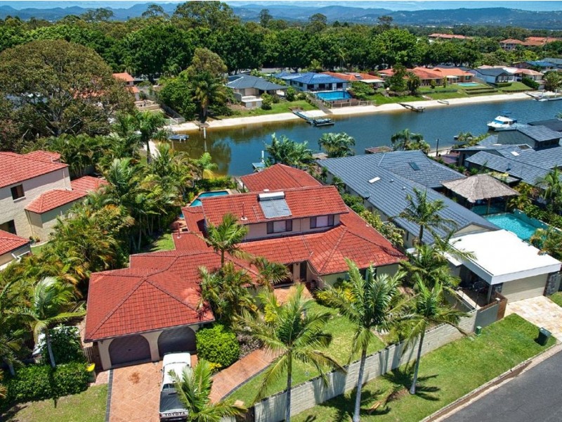 2 Huon Street, Broadbeach Waters QLD 4218