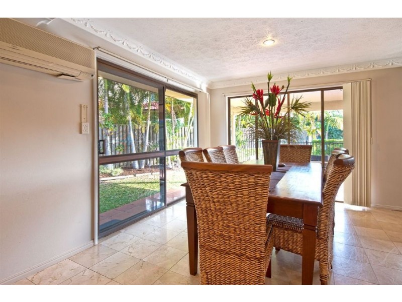 2 Huon Street, Broadbeach Waters QLD 4218