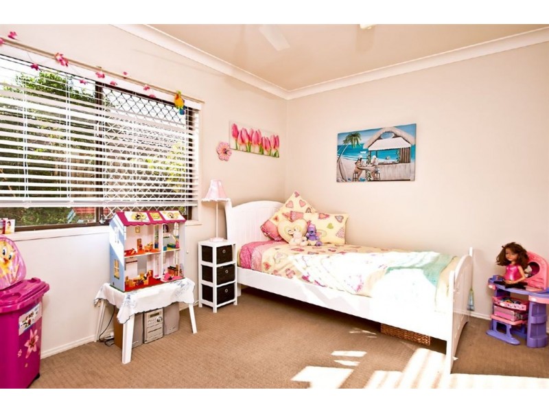 2 Huon Street, Broadbeach Waters QLD 4218