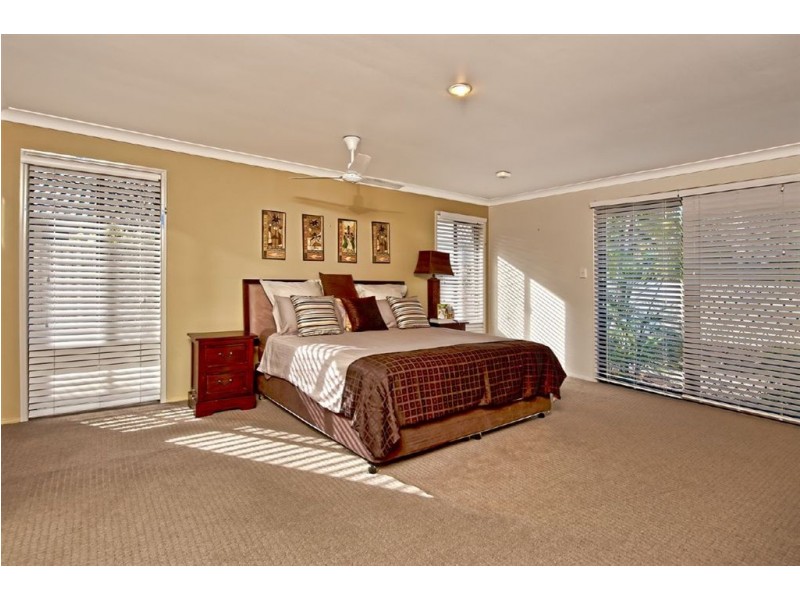 2 Huon Street, Broadbeach Waters QLD 4218