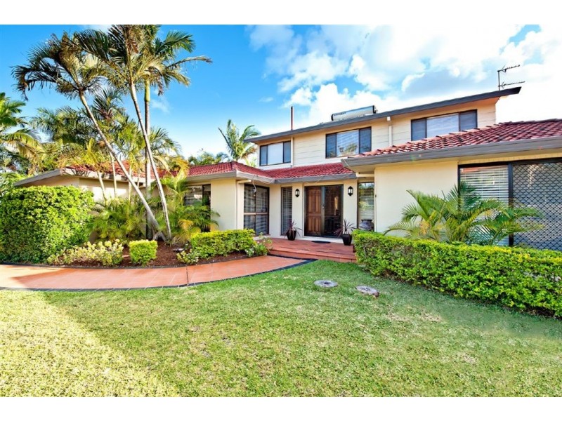 2 Huon Street, Broadbeach Waters QLD 4218