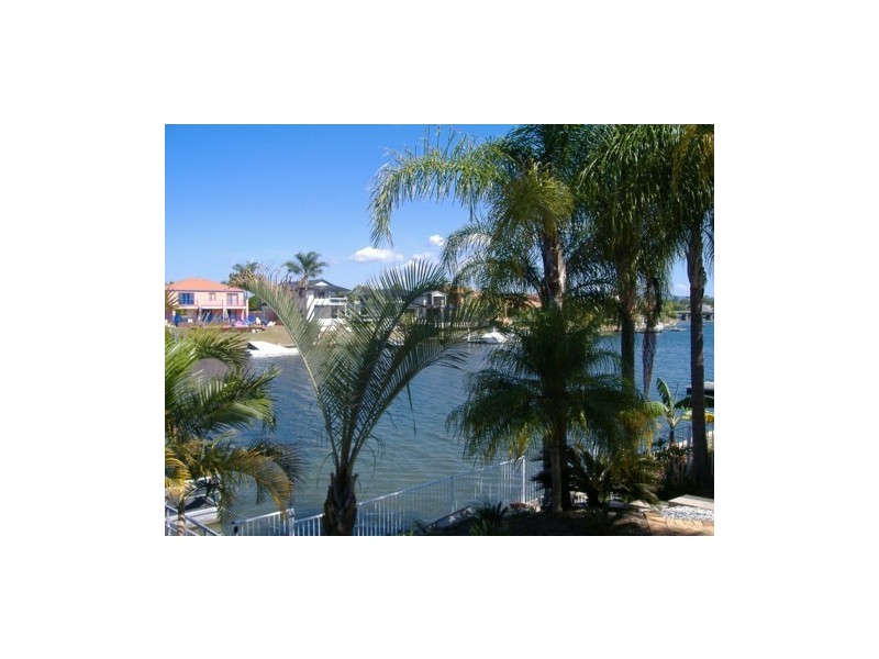 2 Salamander Court, Mermaid Waters QLD 4218
