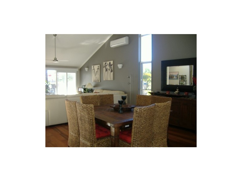 2 Salamander Court, Mermaid Waters QLD 4218