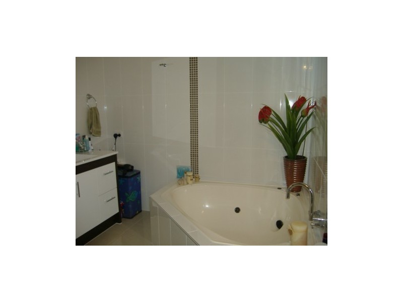 2 Salamander Court, Mermaid Waters QLD 4218