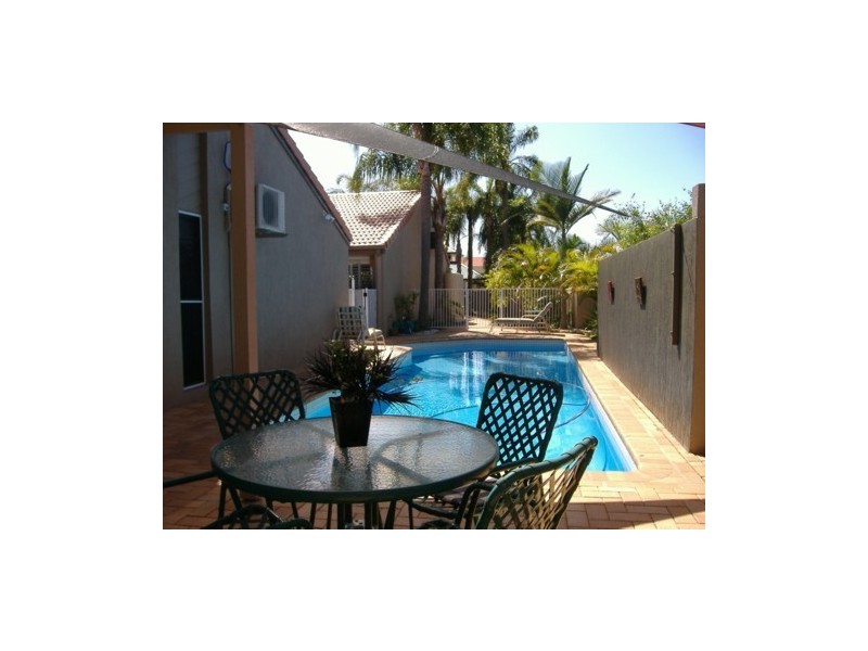 2 Salamander Court, Mermaid Waters QLD 4218