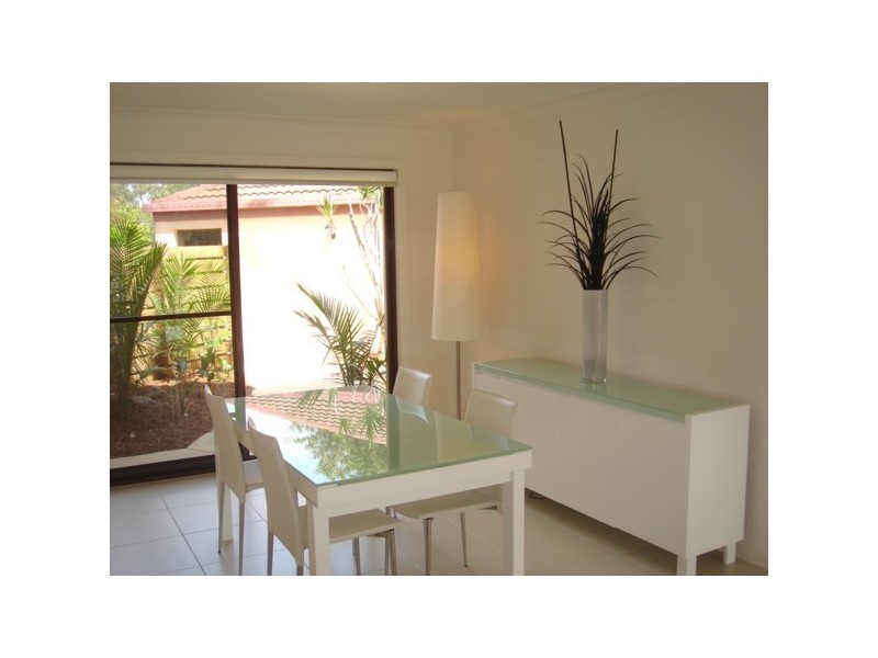 1/6 Dunlop Court, Mermaid Waters QLD 4218