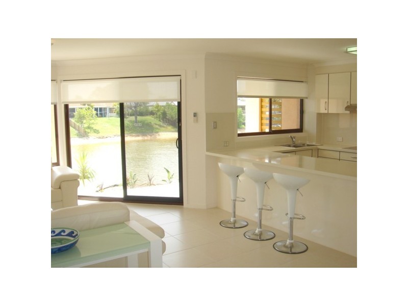 1/6 Dunlop Court, Mermaid Waters QLD 4218