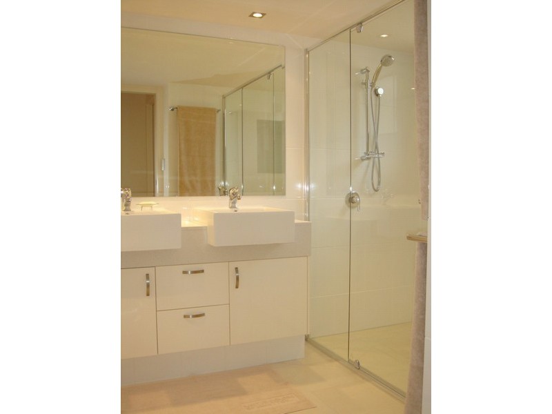 1/6 Dunlop Court, Mermaid Waters QLD 4218