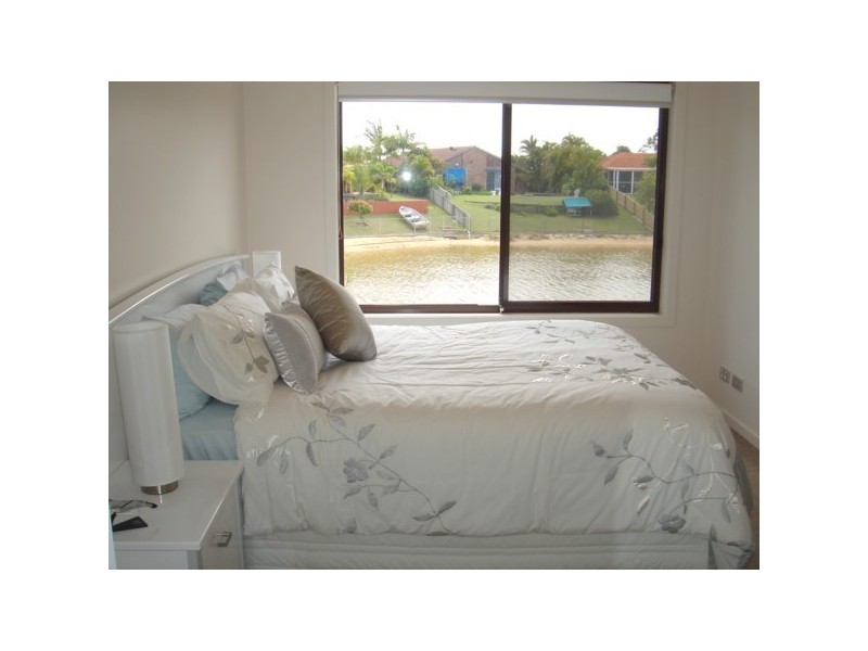 1/6 Dunlop Court, Mermaid Waters QLD 4218