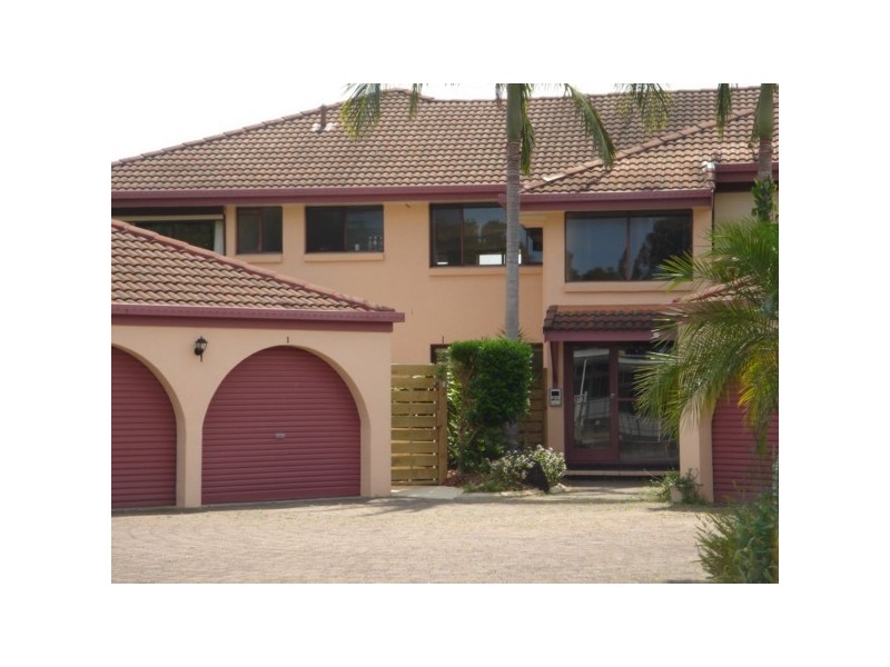 1/6 Dunlop Court, Mermaid Waters QLD 4218