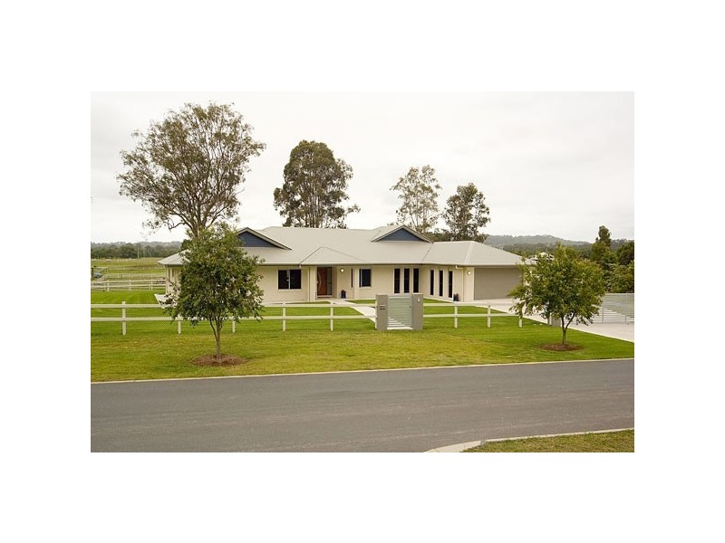 8 Samuel Drive, Tallebudgera QLD 4228