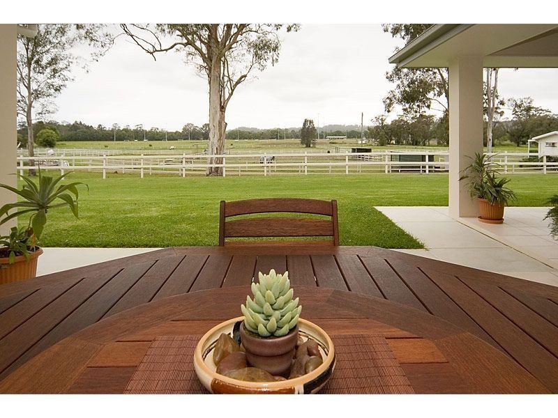 8 Samuel Drive, Tallebudgera QLD 4228