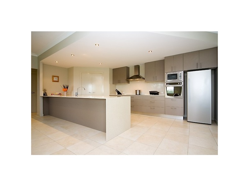 8 Samuel Drive, Tallebudgera QLD 4228