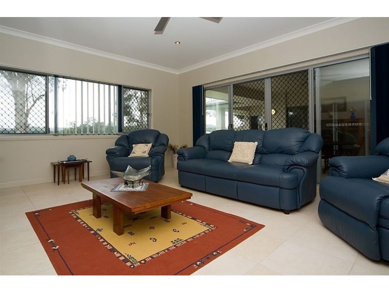 8 Samuel Drive, Tallebudgera QLD 4228