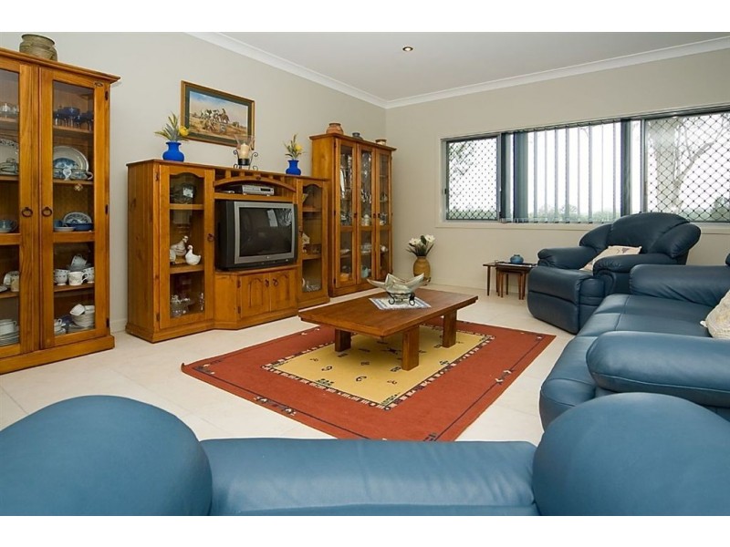 8 Samuel Drive, Tallebudgera QLD 4228