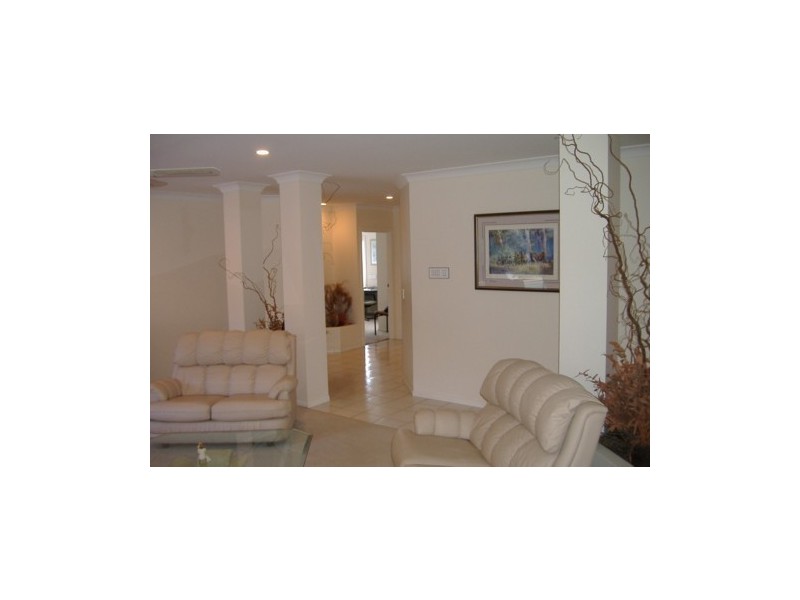 37 Beauty Point Drive, Robina QLD 4226