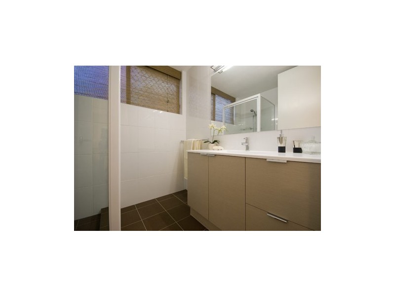 11/50 Hooker Boulevard, Mermaid Waters QLD 4218