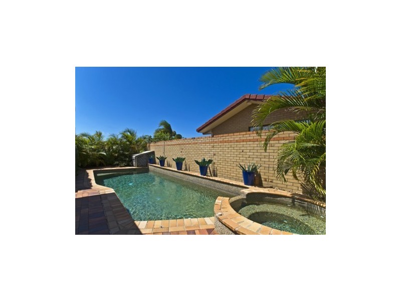 21 Pilot Court, Mermaid Waters QLD 4218
