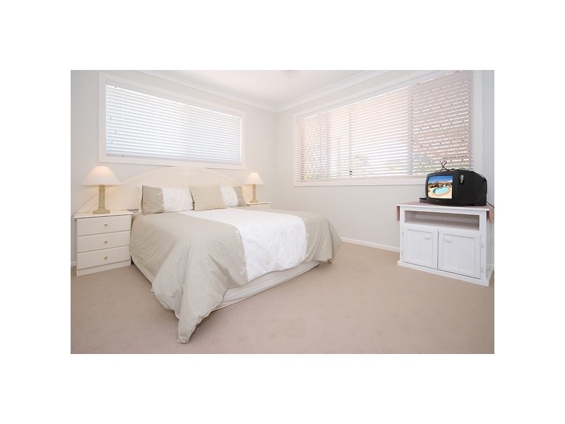 17 Constance Avenue, Mermaid Waters QLD 4218