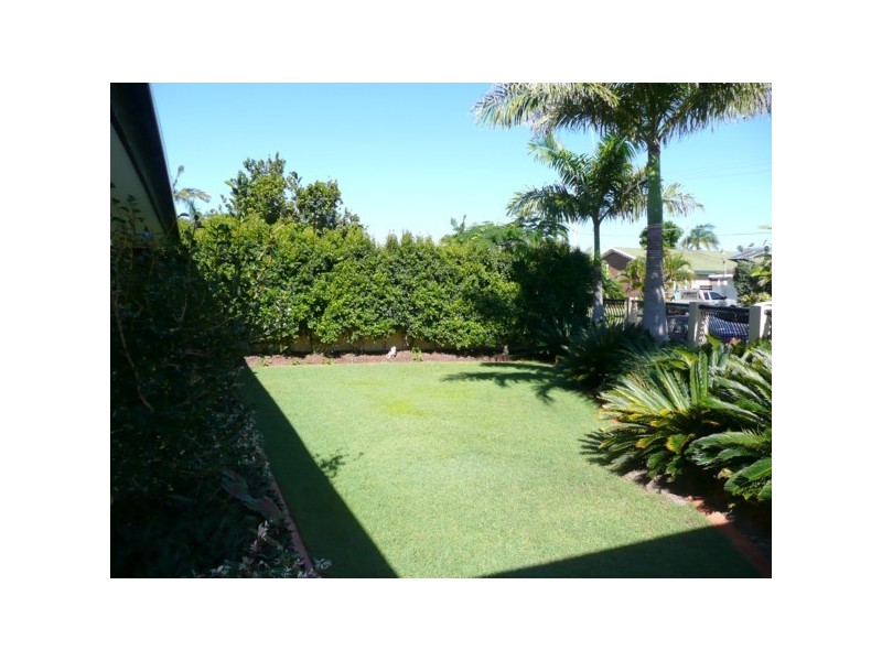 17 Constance Avenue, Mermaid Waters QLD 4218