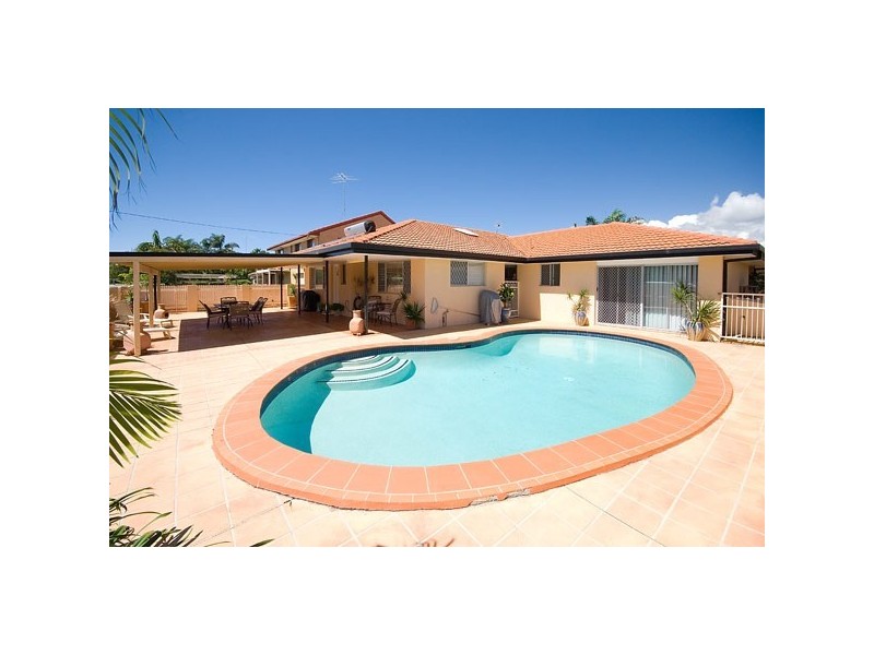 17 Constance Avenue, Mermaid Waters QLD 4218