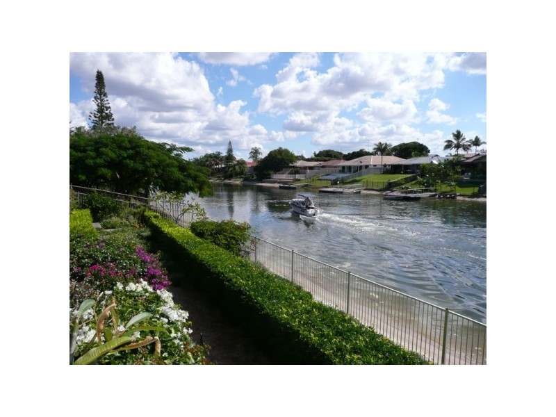 15 Driver Court, Mermaid Waters QLD 4218