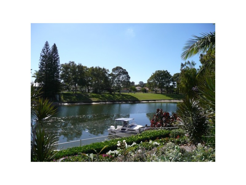 15 Driver Court, Mermaid Waters QLD 4218