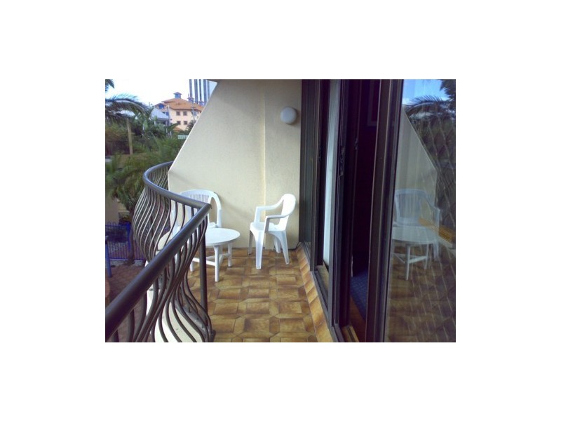 102/40 Surf Parade, Broadbeach QLD 4218