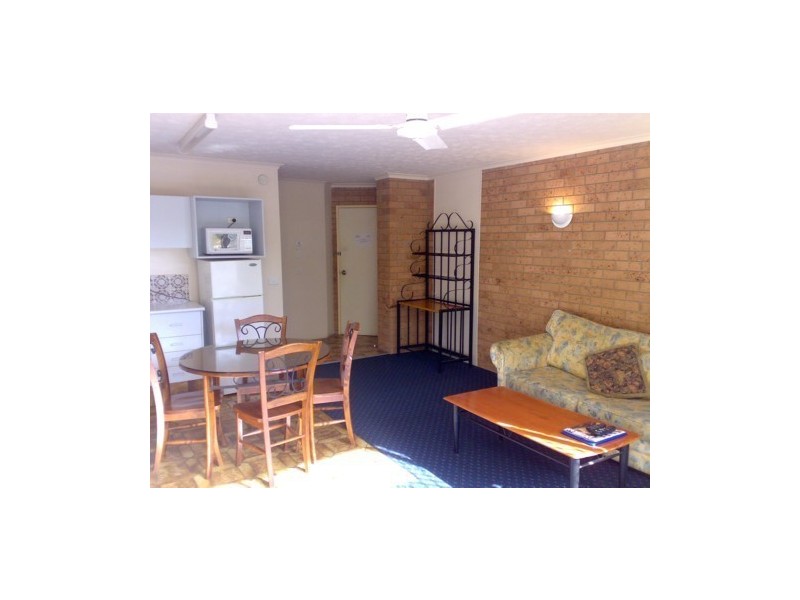 102/40 Surf Parade, Broadbeach QLD 4218