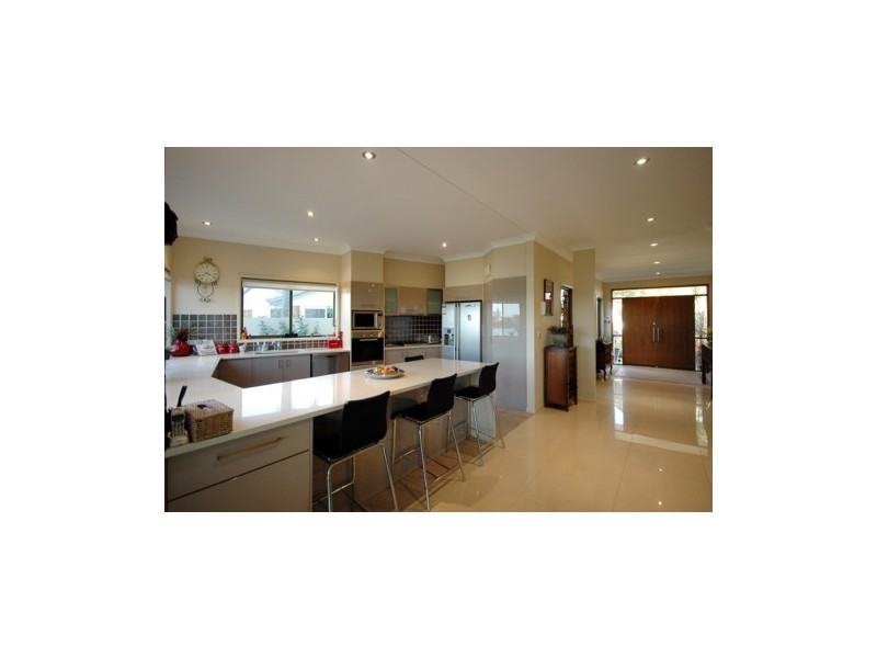 61 Montevideo Drive, Clear Island Waters QLD 4226