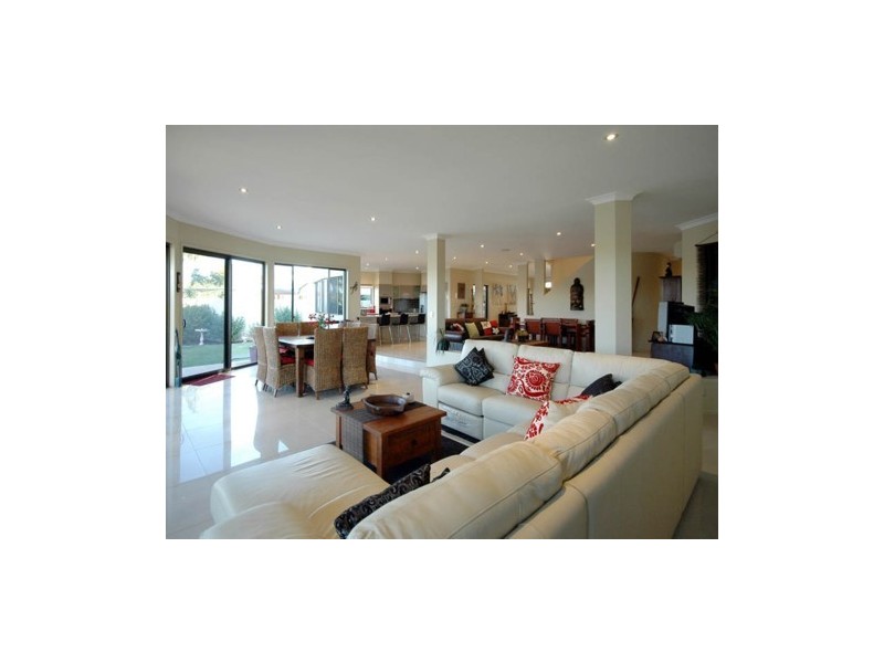 61 Montevideo Drive, Clear Island Waters QLD 4226